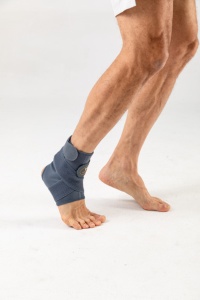 Professionele enkelbrace met stabiliserende banden - Maximale ondersteuning voor sport en herstel van blessures. - Product Image 3