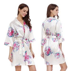 Robes kimono en satin de soie à imprimé floral pour femmes mariées personnalisées en gros - Product Image 4