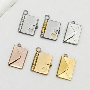 Colgantes y dijes de moda de acero inoxidable 316L chapados en oro PVD de 14K y 18K personalizados, dije de sobre y libro para la fabricación de joyas - Product Image 4