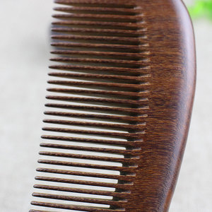 Peine para el cabello de madera de sándalo dorado, hecho a mano, con dientes finos, portátil, para el hogar, viajes, regalo para hombres y mujeres - Product Image 3