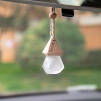 Diffuseur de parfum pour voiture, flacon en verre carré rechargeable de 10 ml, bouchon en bois, flacon de parfum de luxe à suspendre pour voiture