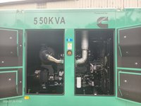 Groupe électrogène diesel silencieux QSZ13 personnalisable OEM 550 kVA (500 kVA / 400 kW) pour alimentation de secours industrielle 50 Hz