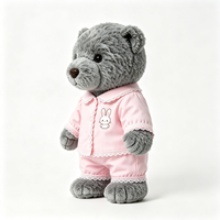 Peluche Ours Gris Moelleux avec Tenue de Nuit en Dentelle Délicate et Motif Lapin Mignon, Compagnon de Sommeil