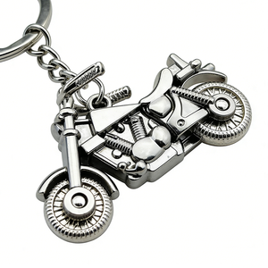 Porte-clés personnalisé en forme de casque de moto, en alliage 3D, souvenir de luxe, cadeau pour les vacances, en rupture de stock - Product Image 3