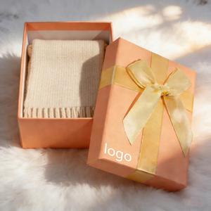 Caja de Regalo para Macarons Naranja Personalizable Directo de Fábrica con Cinta Dorada, Elegante e Ideal para Empacar Postres y Galletas - Product Image 1