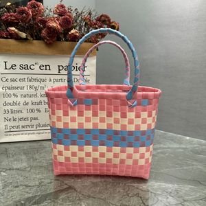 Sac fourre-tout en plastique tressé style frais, panier cadeau, sac à main, sac à bandoulière décontracté et tendance pour la plage, idéal pour les voyages et les souvenirs pour femmes - Product Image 4