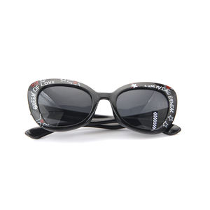 Vente en gros Lunettes de soleil œil de chat rétro avec verres dégradés en plastique floral Monture <span class=keywords><strong>rouge</strong></span> unisexe pour hommes et femmes Commerce extérieur <span class=keywords><strong>Amazon</strong></span> - Product Image 5