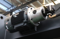 Prensa Plegadora CNC de Torsión Automática de Alta Resistencia BEKE 250T4000 TP10S con Sistema de Programación de Ángulos y Compensación para Láminas de Aluminio