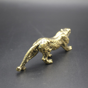Colgante de leopardo de latón macizo, amuleto de figura animal, regalo, accesorio de moda unisex - Product Image 4