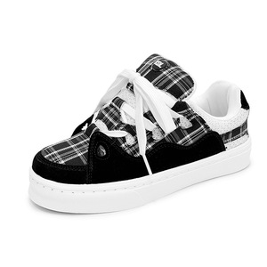 Chaussures décontractées pour hommes, style skate, noir et blanc - Product Image 1