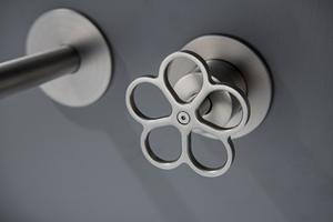 Grifo de Lavabo HONGDEC de Latón Cromado y Naranja con Manija de <span class=keywords><strong>Flor</strong></span> de Ciruelo, Grifo Mezclador de Agua Fría y Caliente Montado en la Pared para Baño - Product Image 5