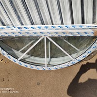 Ventana Corredera Horizontal de Vinilo Estilo Americano con Travesaño Superior Fijo, Ventana Arqueada de UPVC/PVC con Rejillas y Mosquitera