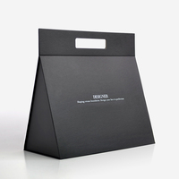 Boîte cadeau en carton rigide recyclable personnalisée, boîte à cosmétiques de luxe en forme de triangle, emballage en papier avec insert