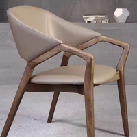 Chaise de salle à manger en bois avec accoudoirs, design moderne et luxueux italien, en cuir, pour hôtel, café, bistrot, restaurant, meubles rembourrés
