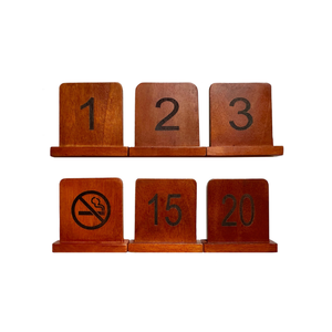 Placa de identificación minimalista con grabado personalizado, diseño elegante y sofisticado, perfecto para uso personal y comercial. - Product Image 1