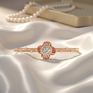 สร้อยข้อมือเพชร Mariner Link สำหรับผู้หญิง – สร้อยข้อมือเพชร Clover แบบเปิดลายฉลุสำหรับผู้หญิง รุ่น Pavé Rail & Double Cable Chain – ลายดอกไม้แบบสล็อต - Product Image 1