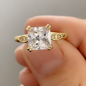 Anello quadrato in oro a quattro punte per donna, chic, elegante, per matrimonio, fidanzamento, gioiello alla moda, idea regalo - Product Image 3