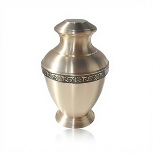 Urnes funéraires pour cendres humaines, style américain, en bronze et laiton, gravées de fleurs, Arcadia, écologiques, personnalisables, pour adultes. - Product Image 1