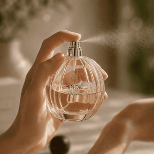 Elegante Botella de Perfume de Vidrio Vacía Personalizada con Pulverizador y Tapa Dorada de 50ml 100ml - Product Image 2