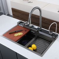 Évier de cuisine en acier inoxydable avec deux bacs et sortie d'eau en cascade