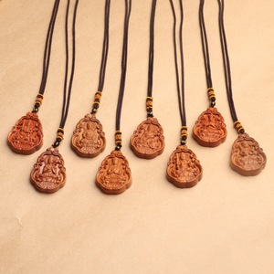 Collar con colgante de Buda de madera de melocotón natural, elegante y exquisito, para animales del zodiaco, amuleto de paz Samantabhadra Manjushri - Product Image 1