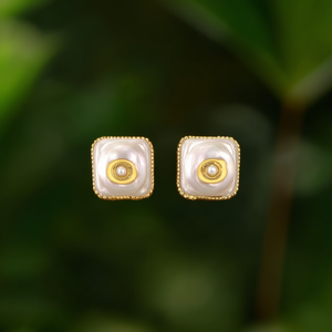 Pendientes de Moda con Perlas Cuadradas, Acero Inoxidable 316L, Baño de Oro PVD, Resistentes y Sostenibles - Product Image 3