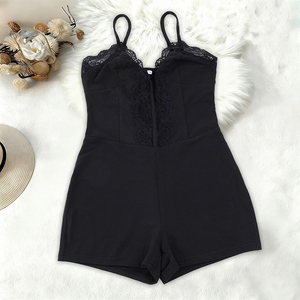 แฟชั่นโยคะฤดูร้อนสไตล์ Y2K ชุดรอมเปอร์ขาสั้นคอวีเซ็กซี่ ผ้าเนื้อยืดเข้ารูป ไหล่เดี่ยว แต่งผ้าลูกไม้ถักแบบวอชด์ - Product Image 5