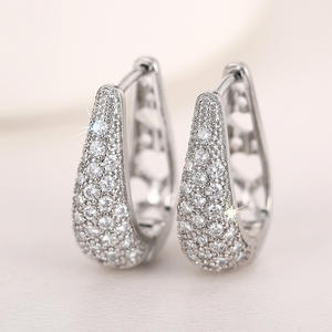 Boucles d'oreilles Michael Water Drop Hoop en or massif 18 carats avec micro-incrustation de diamants, bijoux fins de luxe pour femmes - Product Image 5