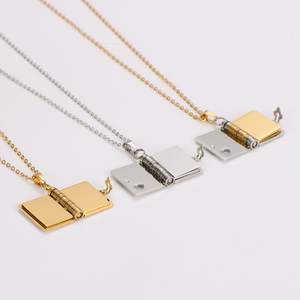 Ciondolo con ciondolo in acciaio inossidabile con ciondolo a libro con ciondolo a forma <span class=keywords><strong>di</strong></span> ragazza <span class=keywords><strong>di</strong></span> moda inciso su misura - Product Image 4