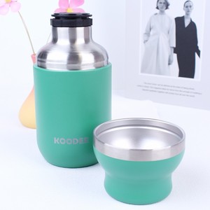 La gourde <span class=keywords><strong>isotherme</strong></span> est extrêmement pratique avec son bouchon magnétique et sa conception compacte, ce qui facilite son transport. - Product Image 3