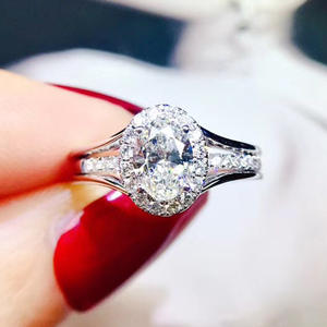 Anello da Donna F734 in Oro Bianco con Diamante Naturale Taglio Ovale, Colore D, Montatura Halo - Product Image 1