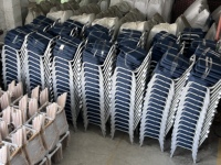 Chaises d'église empilables durables et écologiques en métal de style moderne pour écoles et théâtres, vente en gros d'usine, chaises de lutrin d'église