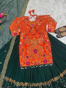 Conjunto de Lehenga Choli de Seda de Mantequilla con Estampado de Diseñador Clásico, Hermoso Conjunto de Lehenga Choli con Dupatta, Estampado y Bordado - Product Image 4