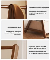 Porte-manteau en bois massif à plusieurs niveaux, structure triangulaire, étagère de rangement, porte-manteau sur pied pour chambre à coucher avec panier de rangement en tissu