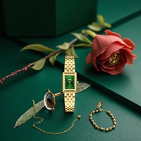 Montre de luxe personnalisée pour femme, cadran carré vert avec chiffres arabes, plaqué or, acier inoxydable, quartz, OEM