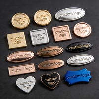 Fabricant fiable de logos métalliques de luxe |   Étiquettes de marque personnalisées en alliage de zinc |   Étiquettes écologiques gravées de qualité supérieure avec couleur personnalisée