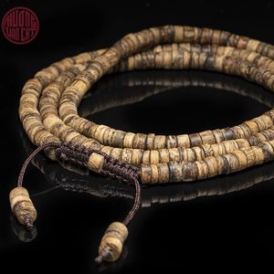 Collar de cuentas de agarwood malayo con vetas de madera de oud natural, elegante pieza de joyería. - Product Image 2