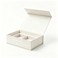 Boîte cadeau magnétique ivoire avec logo personnalisé, finition dorée, impression blanche, couvercle à charnière, double compartiment, insert moulé, emballage de luxe
