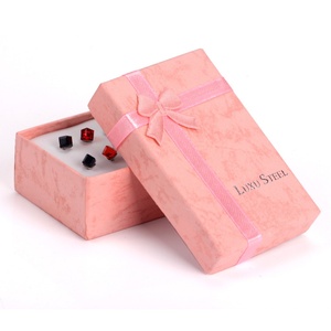 Boucles d'oreilles clous en acier inoxydable Asonsteel en forme de cube, tendance et populaires pour femmes - Product Image 2