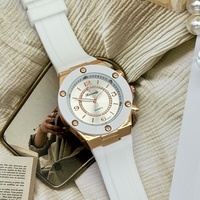 Montre pour femme tendance de style nouveau, bracelet en silicone écologique, boîtier en alliage, style décontracté, montres pour femme