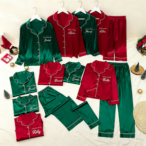 Pijamas de Satén <span class=keywords><strong>para</strong></span> Fiesta Infantil al por Mayor con Monograma Rojo y Verde Navideño a Juego <span class=keywords><strong>para</strong></span> la Familia - Product Image 1