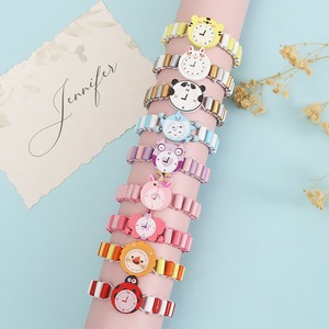 <span class=keywords><strong>Bracelet</strong></span> de montre en bois pour enfants Animal de dessin animé <span class=keywords><strong>Bracelet</strong></span> de tissage de perles en bois <span class=keywords><strong>élastique</strong></span> papillon de cochon mignon vente chaude - Product Image 1
