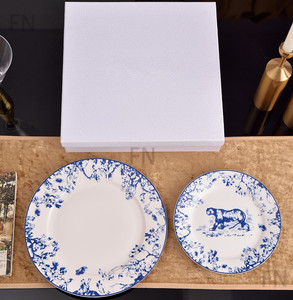 Assiette à steak en céramique de porcelaine florale européenne pour mariages-Ensemble de dîner en gros pour la restauration et la location - Product Image 1