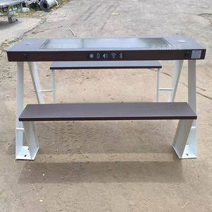 Panca da Esterno Intelligente in Acciaio Inox con Funzione di Ricarica per Telefono, 4 Posti, Design Moderno e Personalizzabile - Product Image 1