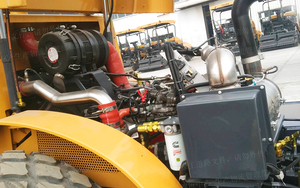 Rodillo de carretera vibratorio de tambor único CV123 oficial XCMG, compactador de rodillo de <span class=keywords><strong>segunda</strong></span> <span class=keywords><strong>mano</strong></span> de 12t, precio a la venta - Product Image 4