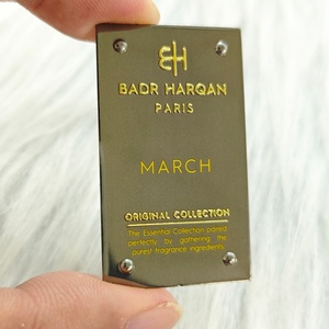 ป้ายโลหะแบบกำหนดเองพร้อมโลโก้สลักเลเซอร์สีเงินแบบนูน เหมาะสำหรับกล่องบรรจุภัณฑ์และฉลากขวดแก้ว - Product Image 5