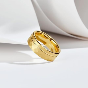 Anello Nuziale Personalizzato all'Ingrosso per Uomo e Donna, 8mm Scanalato con Finitura Sfaccettata, Anelli alla Moda Dorati, Accessori Maschili - Product Image 2