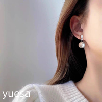 Boucles d'oreilles pendantes géométriques en argent sterling avec perle d'eau douce de 14 mm et diamant simulé, certifiées par un tiers, de luxe pour femme