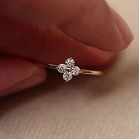 Bague trèfle à quatre feuilles de luxe discret de style français avec micro-zircons sertis