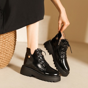 Botines de Mujer Estilo Británico en Charol Negro, Cómodos, con Tacón Medio, Forro de Piel y Cierre de Cordones para Invierno - Product Image 5